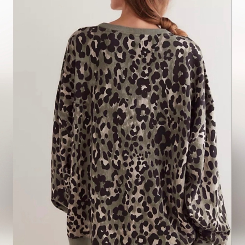 Free People We The Free Classic Printed Oversized Crewneck/Floral Cheetah Small - Picture 3 of 14